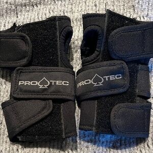 Kids Wrist Guards for Skateboarding